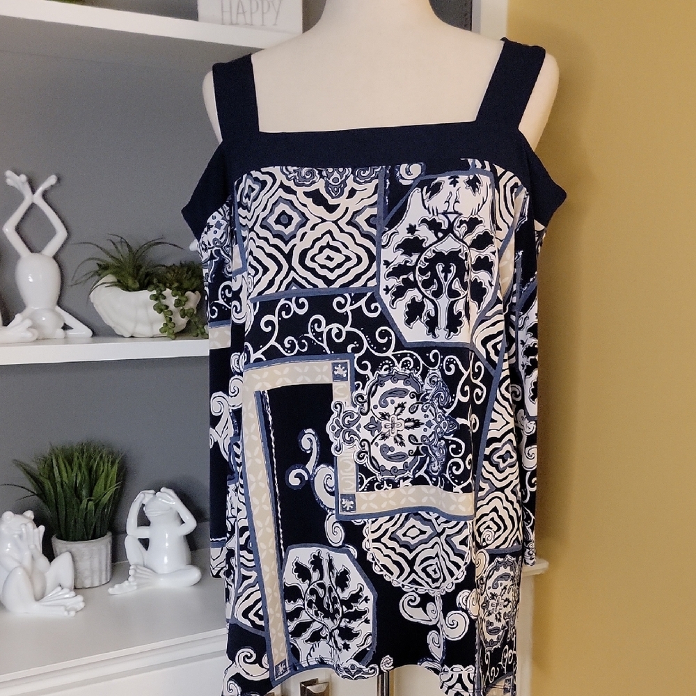 Navy and White Patterned Blouse Cut out Shoulders JM Collection - Picture 4 of 10